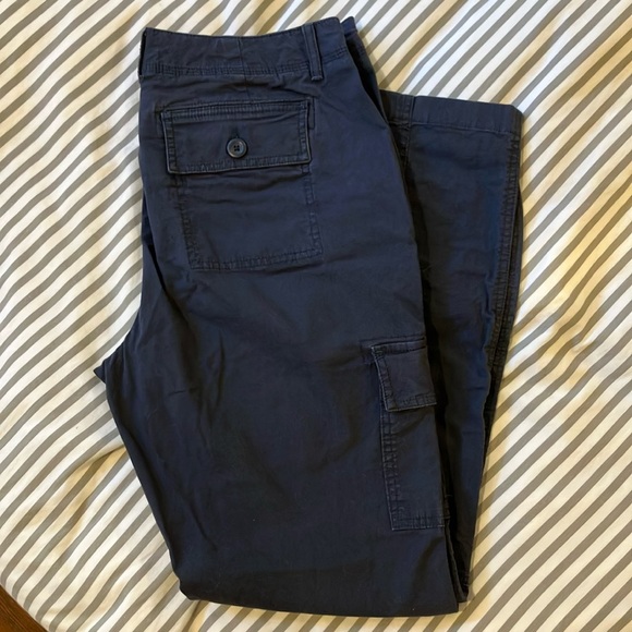 LL Bean Navy Women’s Cargo Pants - Size 8 - Picture 1 of 5